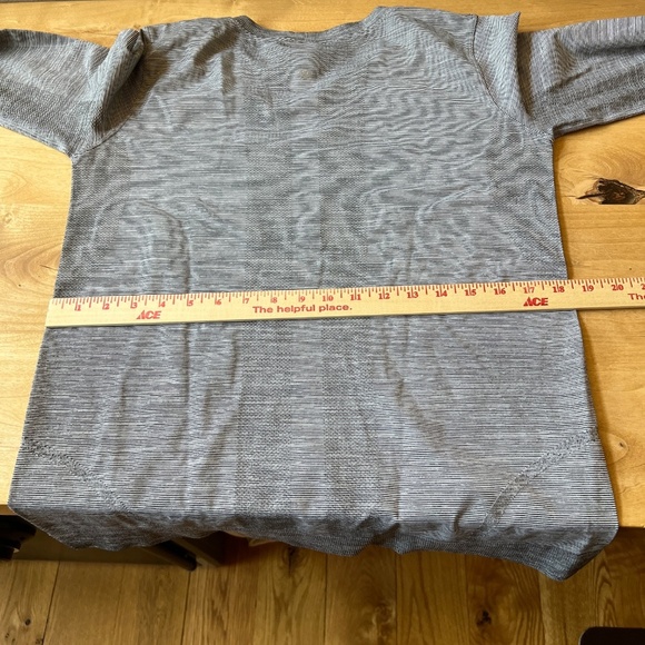 LULULEMON SWIFTLY TECH TEE SHIRT 8 LONG SLEEVE HEATHER GRAY STRETCH ATHLETIC GYM - Picture 8 of 12